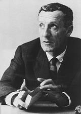 Portræt af Maurice Merleau-Ponty (1908-1961). Ukendt fotograf.(Frigivet under licensen Creative Commons Attribution 3.0 Unported: https://commons.wikimedia.org/wiki/File:Maurice_Merleau-Ponty.jpg)